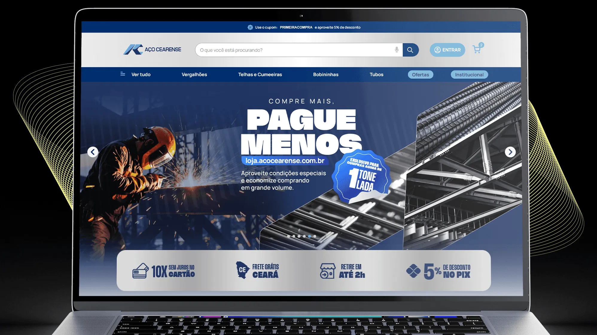 Site da Aço Cearense em um notebook