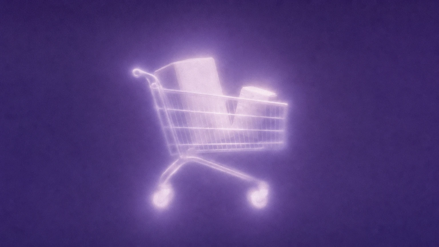 Carrinho de compras com dois tipos de pacote, isolado num campo violeta, em fotografia analógica difusa